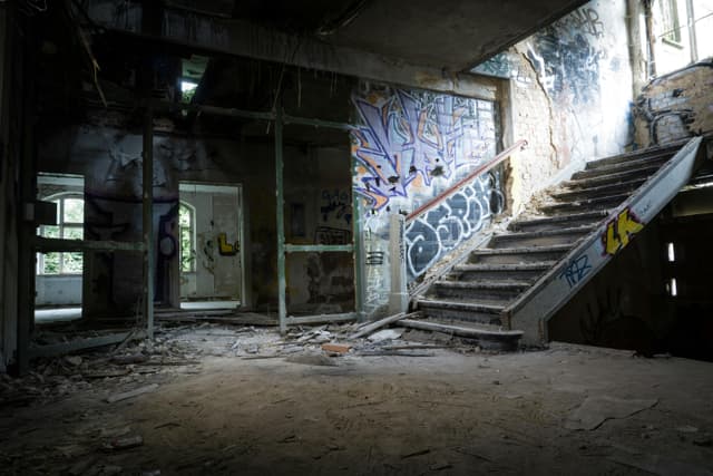 Picturi murale ascunse: descoperiri urbane