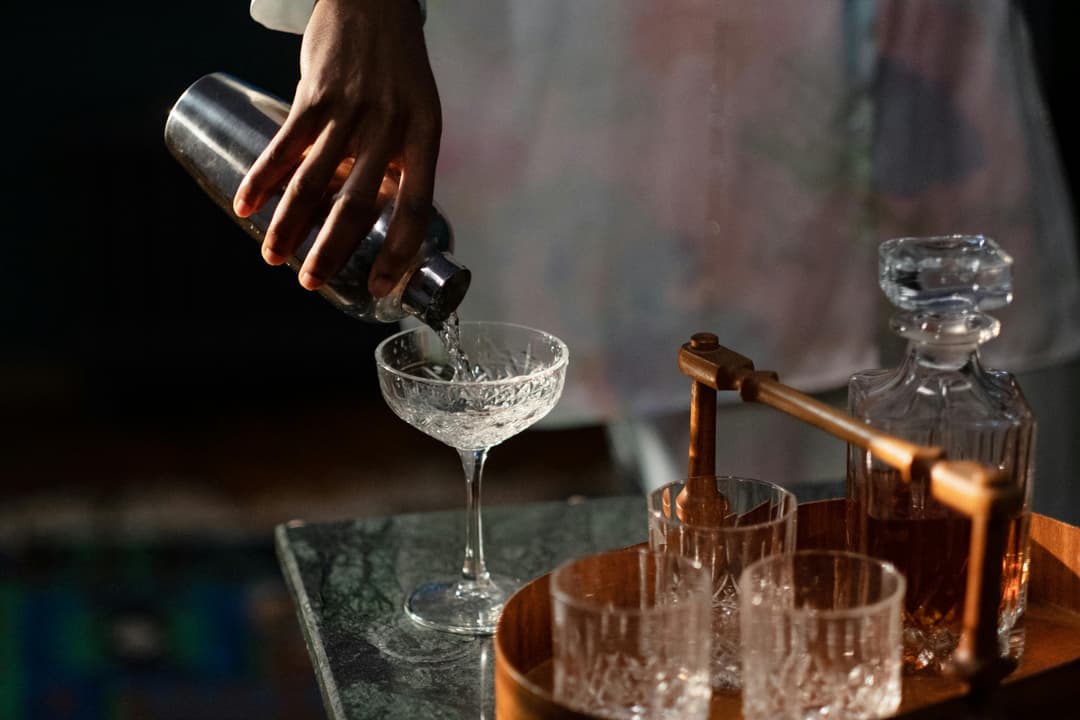 Baruri speakeasy în București: tur secret al cocktailurilor