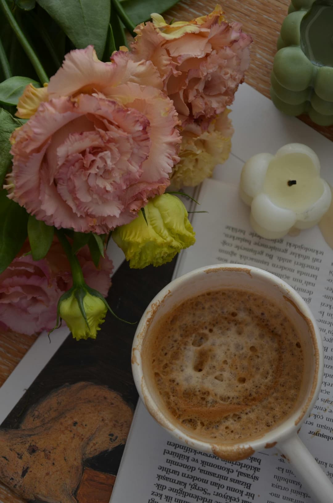 Zen și cappuccino: meditație într-o ceașcă la cafeneaua Q