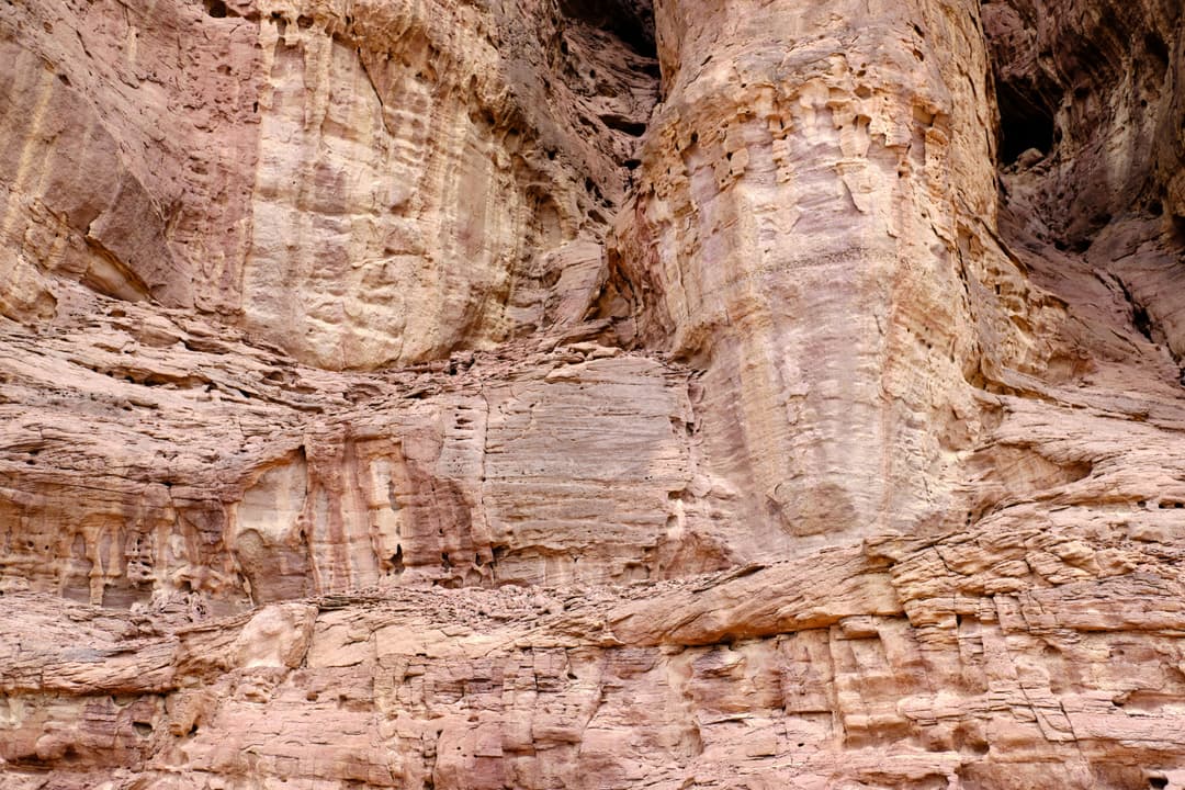 Uluru: arta aborigenă a statului pe o stâncă milenară