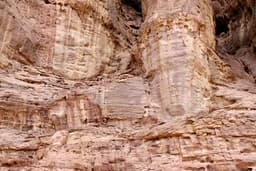 Uluru: arta aborigenă a statului pe o stâncă milenară