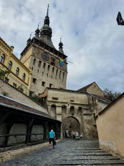 Pe urmele istoriei: castele și conace din România