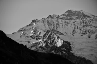 Destinații extreme: ghetari, lacuri alpine și creste