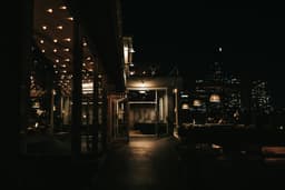 Cocktailuri artizanale cu panoramă în Brașov