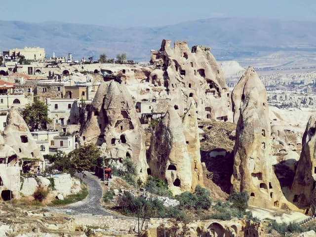 Munții Apuseni: peșteri, cascade și sate autentice