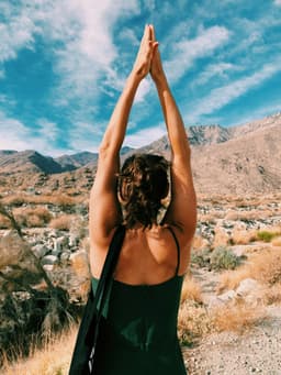 Călătorii pentru suflet: retreat-uri de yoga și meditație