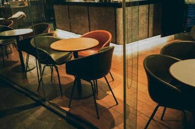 Co-work & coffee: spații de lucru cu atmosferă arcadiană în Oradea