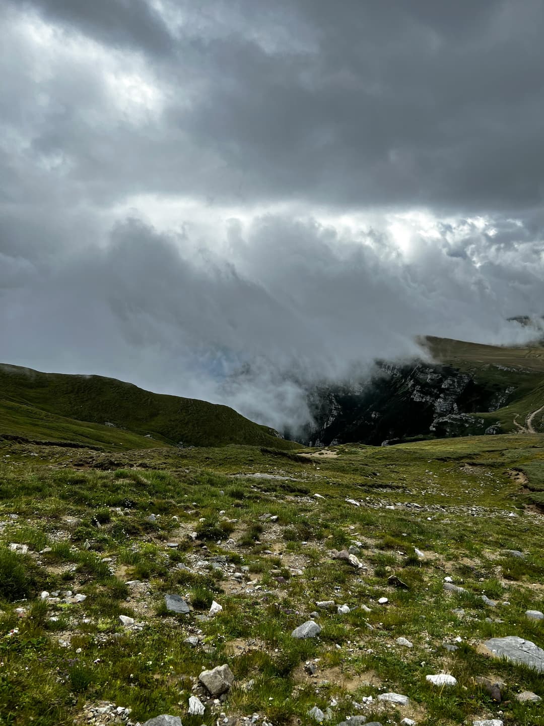Explorând peisajele spectaculoase ale Munților Bucegi
