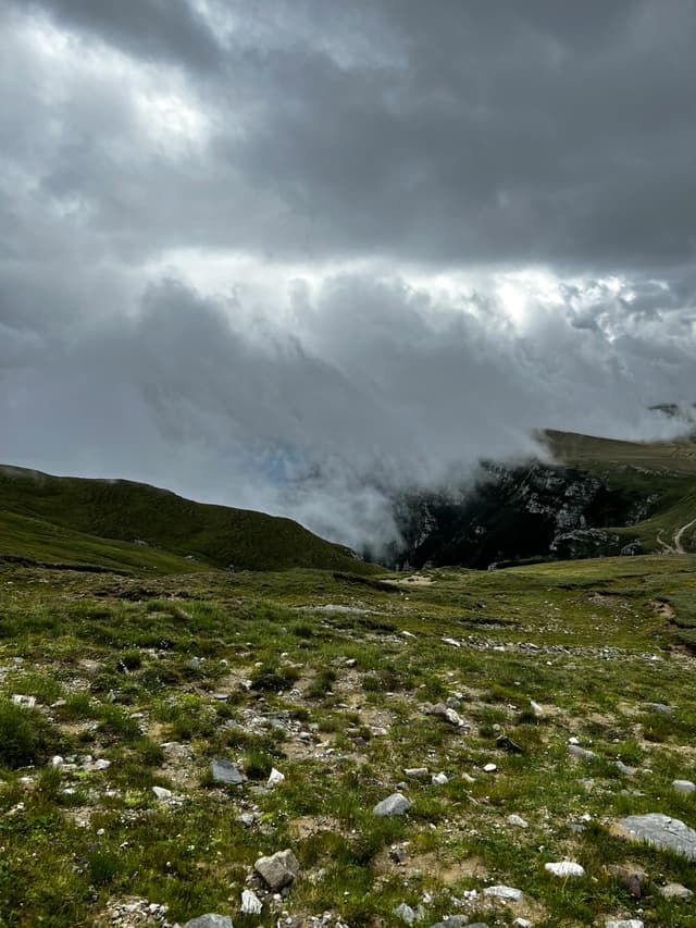 Explorând peisajele spectaculoase ale Munților Bucegi