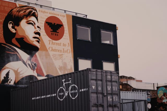 Graffiti tour în Constanța: artă stradală și povești