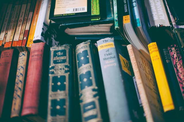 Cafenele literare în București: locuri cu istorie și povești
