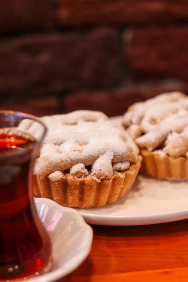 Cafenele cu prăjituri de casă și ceaiuri aromate