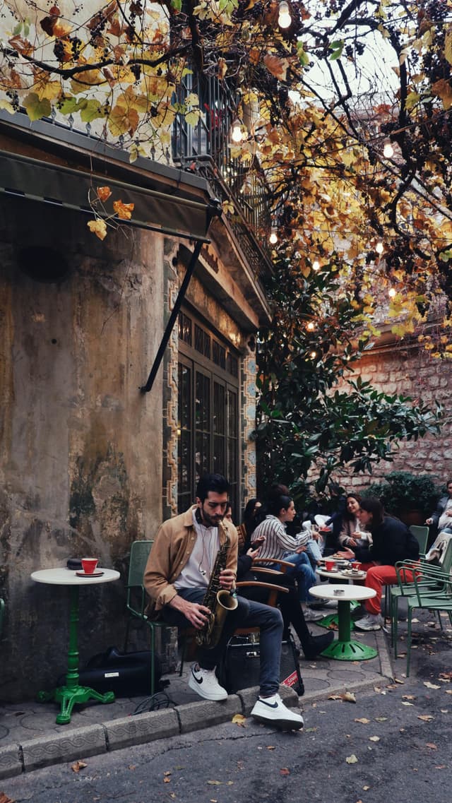 Cafenele cu atmosferă boemă și muzică live