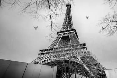 Turnul Eiffel prin ochii unui român: când inima bate franțuzește