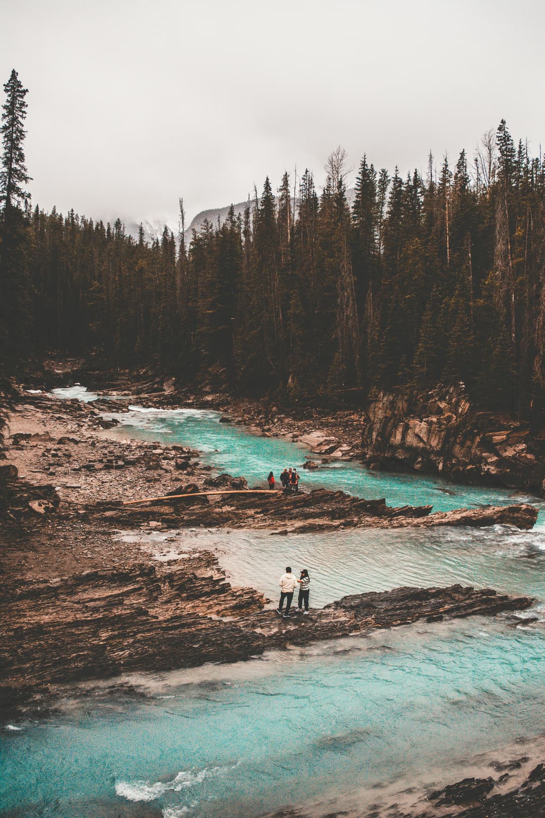 Banff-ul canadian: lacuri turcoaz și brazi nesfârșiți