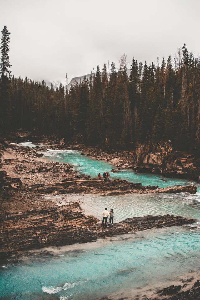 Banff-ul canadian: lacuri turcoaz și brazi nesfârșiți