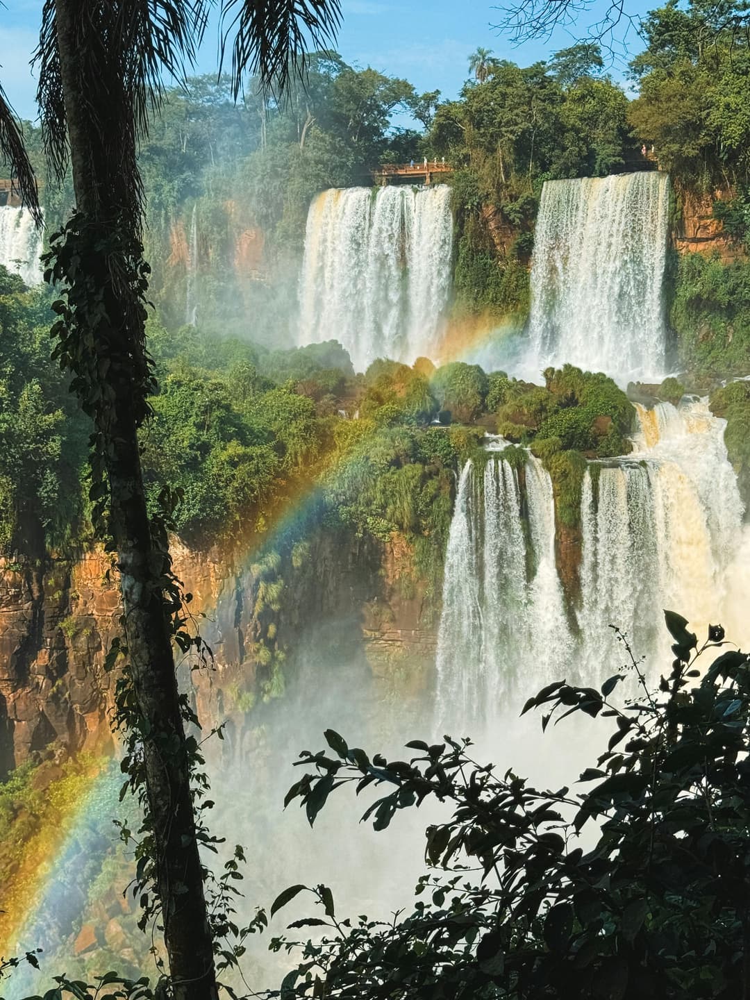 La Iguazu: curcubeie și cascadorii pe-o pagină de vacanță