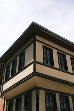 Case memoriale: povești locale în ziduri vechi