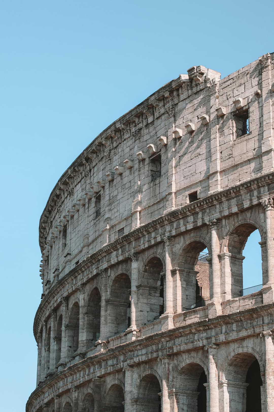 Gladiatori cu chip de turist: povestea mea la Colosseum