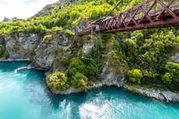 Destinații cu adrenalină: bungee jumping, rafting și alte aventuri