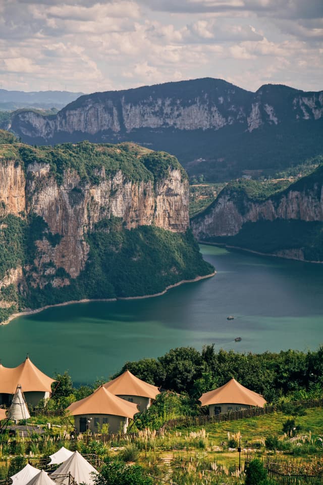 Camping de lux cu glamping în Munții Rodnei