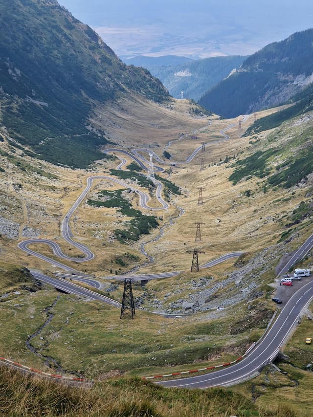 Aventură pe Transalpina: cel mai înalt drum din România