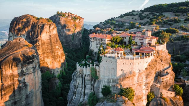 Explorând peisajele spectaculoase ale Munților Mehedinți