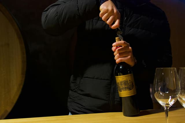 Turul cramelor: destinații pentru iubitorii de vin din România