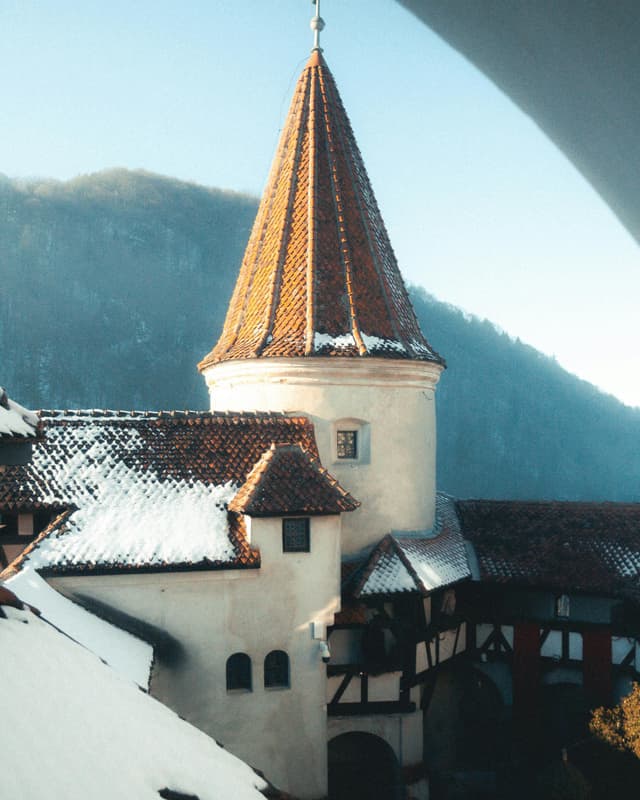 Pe urmele lui Dracula: castelul Bran și legendele sale