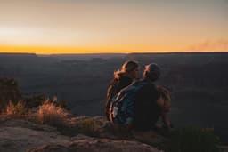 Pe marginea prăpastiei: Grand Canyon de aproape și fără bariere