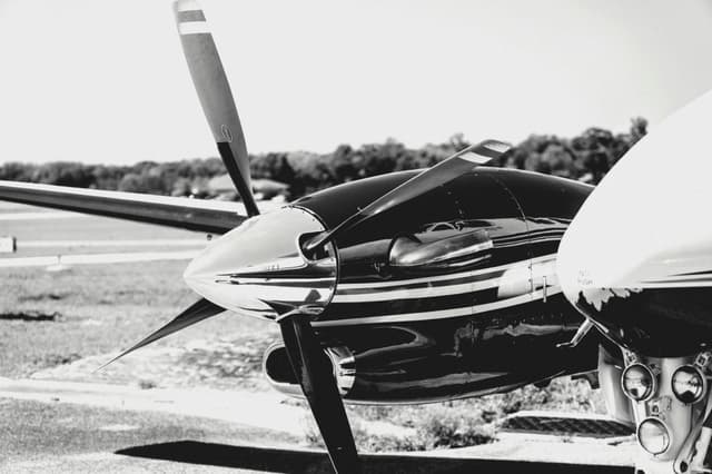 Cum să găsești bilete de avion ieftine: sfaturi și trucuri