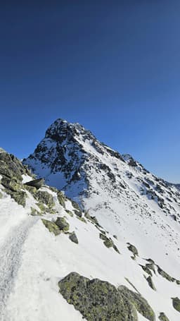 Cum am cucerit Everestul alpin din Carpați cu prietenii mei