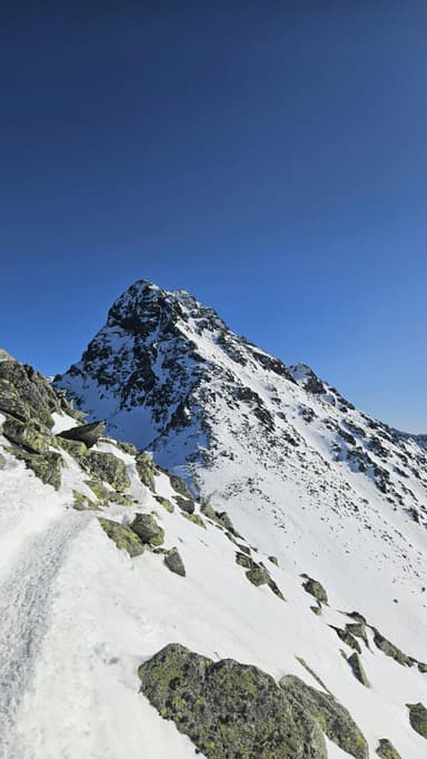 Cum am cucerit Everestul alpin din Carpați cu prietenii mei