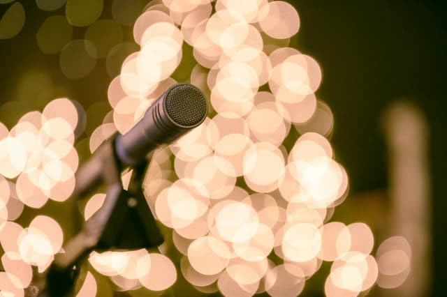Golden Microphone: unde karaoke e religie locală