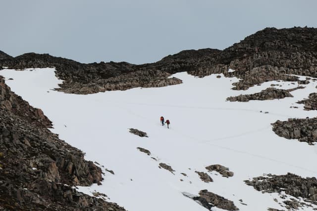 Drumeție de iarnă cu snowshoe în Ceahlău