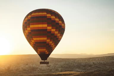 Excursie cu balonul la răsărit în Transilvania