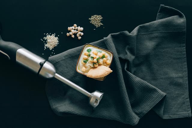 Locuri cu preparate libaneze și hummus cremos