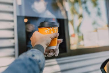 Cum am băut un espresso la 60 km/h: experiență drive-thru