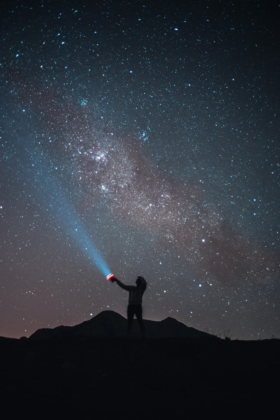Aventură nocturnă: drumeție cu lanternă în Munții Apuseni