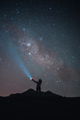 Aventură nocturnă: drumeție cu lanternă în Munții Apuseni