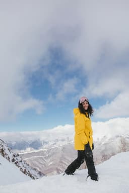 Top 5 destinații pentru ski și sporturi de iarnă aproape de România
