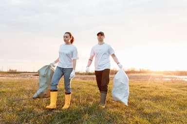 Voluntari pentru o zi: ecologizare în Delta Dunării