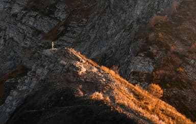 Cățărare la răsărit în stâncile Cheilor Turzii