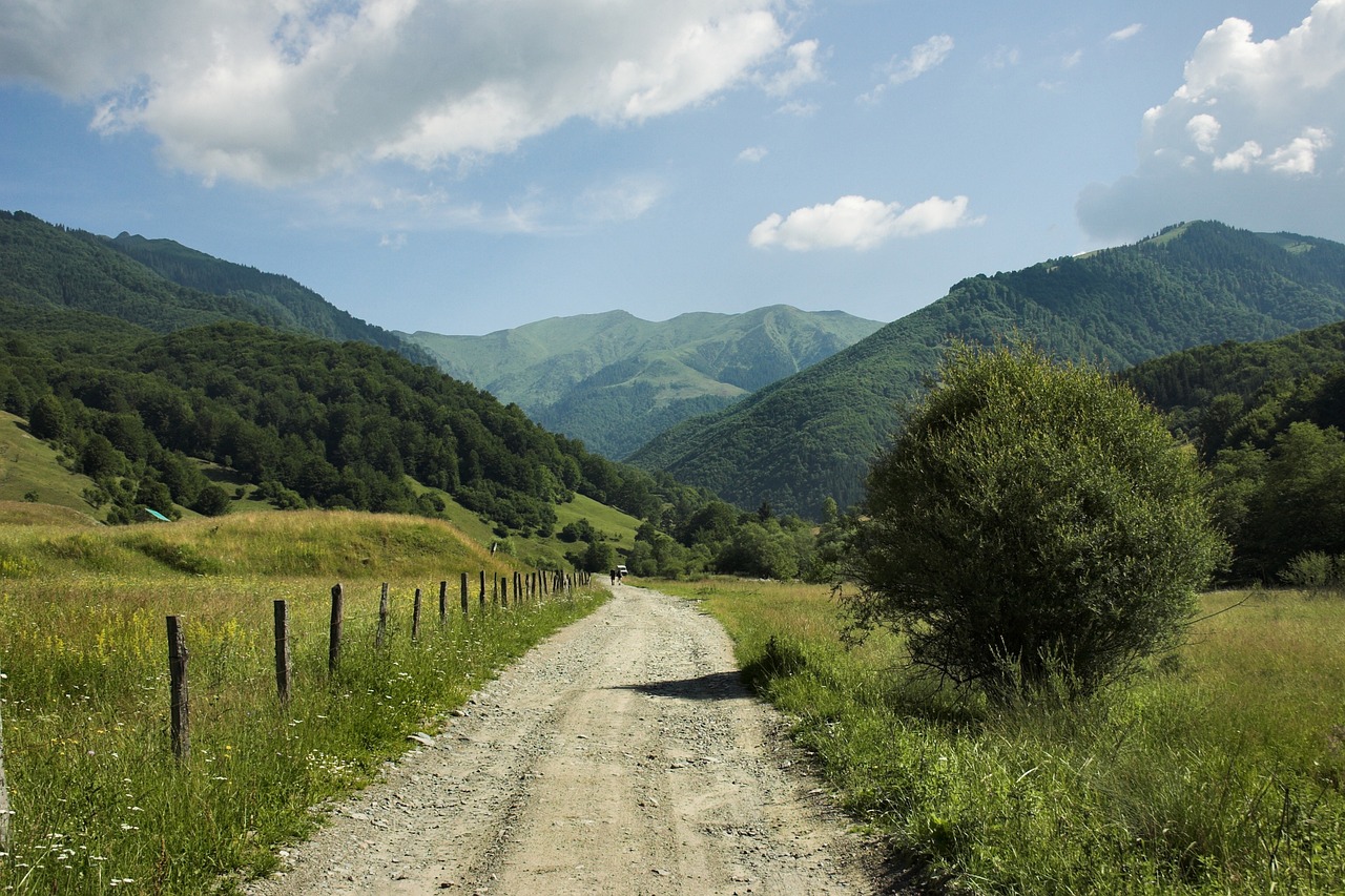 Cele mai frumoase trasee montane din România: Descoperă peisaje spectaculoase și aventuri de neuitat